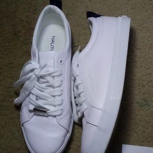 1 pair of white shoes